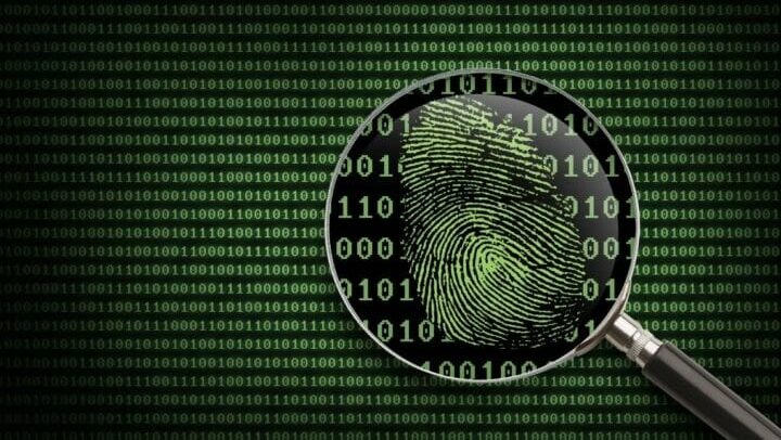 Vingerafdruk tegen een achtergrond van datacode