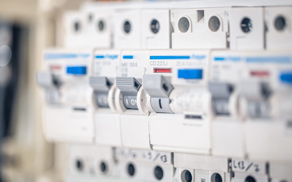 Groepenkast met installatieautomaten en aardlekschakelaars