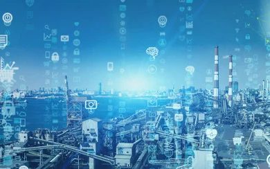 Industrieel terrein met een laag verbonden apparaten en datastromen